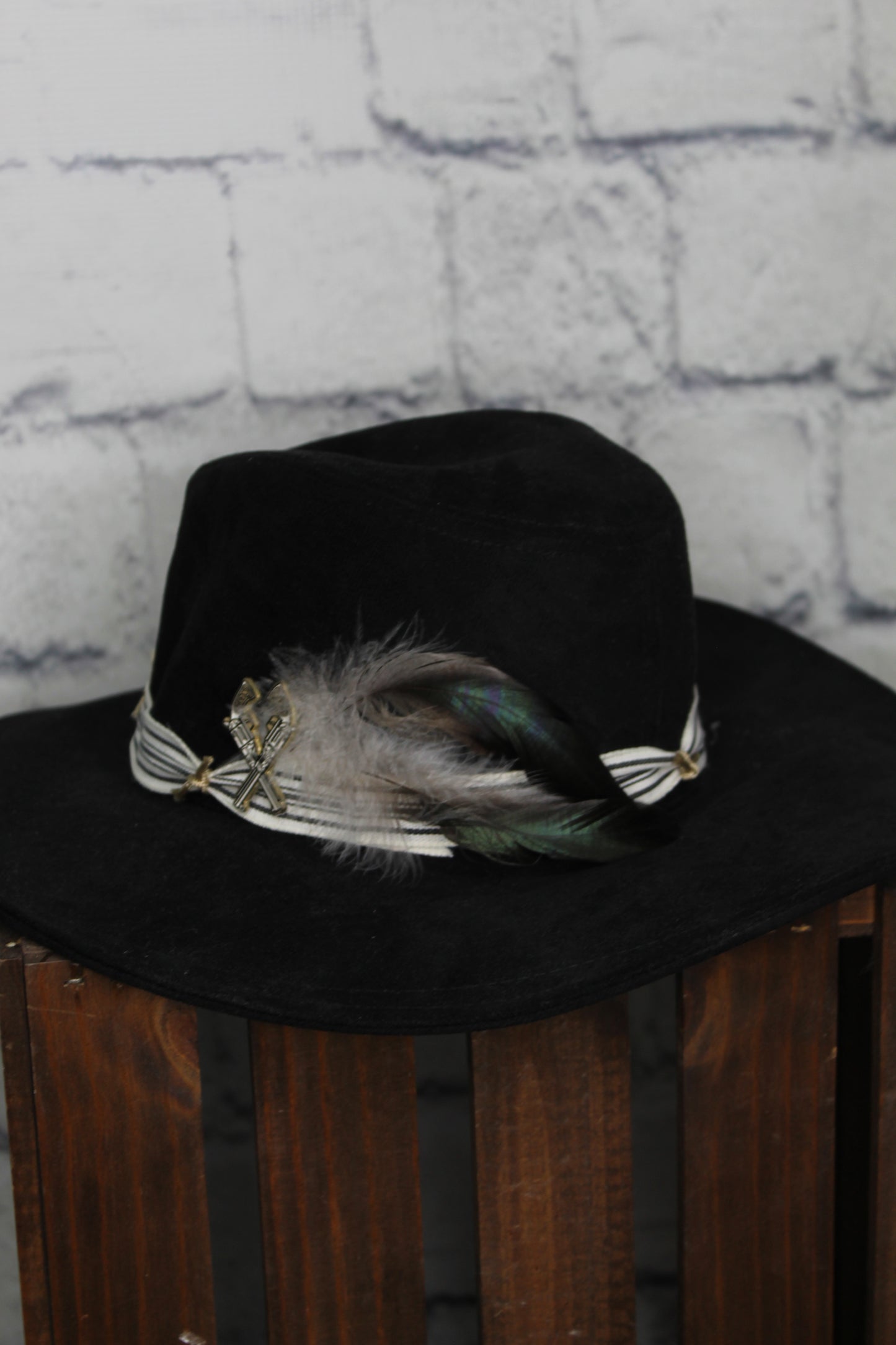 San Diego - feather hat